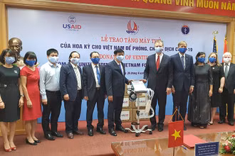Hoa Kỳ trao tặng Việt Nam 100 máy thở hỗ trợ phòng, chống đại dịch Covid-19