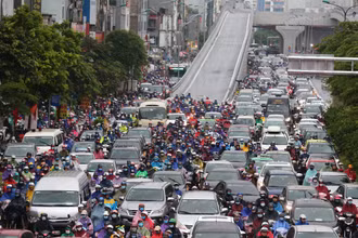 Hà Nội ùn tắc nghiêm trọng trong buổi sáng đầu tiên của năm học mới