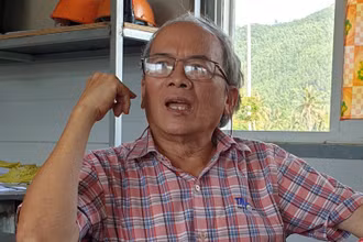 Tiến sĩ Nguyễn Hữu Lệ trao đổi với phóng viên Báo Nhân Dân.