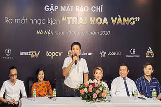 NSƯT Chí Trung, Giám đốc Nhà hát Tuổi trẻ giới thiệu sơ lược về vở nhạc kịch "Trại hoa vàng".