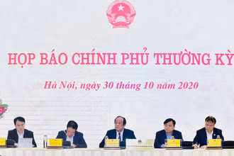 Bộ trưởng, Chủ nhiệm VPCP Mai Tiến Dũng chủ trì họp báo. Ảnh: VGP/Nhật Bắc