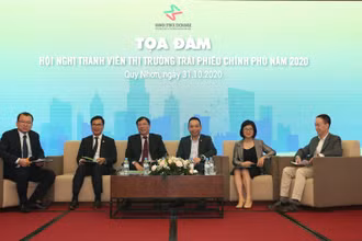 Các đại biểu phát biểu tại tọa đàm.