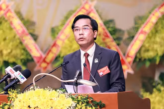 Đồng chí Cao Xuân Liên, Ủy viên Thường vụ Thành ủy Hải Phòng, Chủ tịch Ủy ban MTTQ Việt Nam thành phố Hải Phòng phát động ủng hộ đồng bào miền trung.