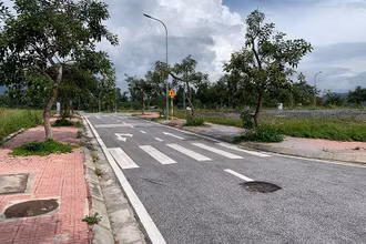 Dù đã quá thời hạn gần hai năm, nhưng hiện tại Dự án Khu nhà ở Tân Thanh vẫn hoang vắng thế này.