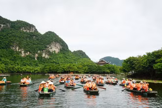 Khảo sát tuyến du lịch mới ở Di sản văn hóa và thiên nhiên thế giới Tràng An (Ninh Bình).