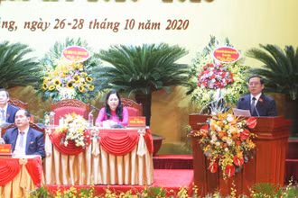 Đồng chí Lại Xuân Môn, Bí thư Tỉnh ủy Cao Bằng phát biểu bế mạc Đại hội.