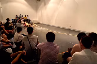 Một dự án múa đương đại trình diễn tại Xưởng Văn Hóa. Ảnh: Viện Goethe cung cấp.