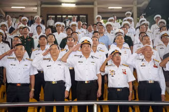 Các cán bộ, chiến sĩ Đoàn tàu không số tại buổi họp mặt.