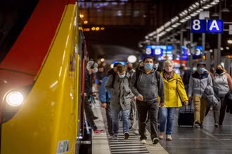 Một góc của nhà ga tại Frankfurt, Đức, ngày 8-10. (Ảnh: AP)