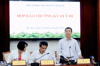 Phó Tổng cục trưởng TCDL Nguyễn Lê Phúc thông tin tại cuộc họp báo. (Ảnh" TCDL) 