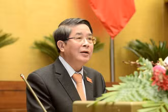 Chủ nhiệm Ủy ban Tài chính, Ngân sách của Quốc hội Nguyễn Đức Hải trình bày báo cáo thẩm tra tình hình thực hiện NSNN.