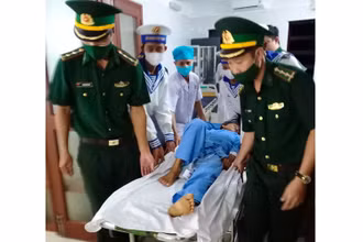 Kịp thời cứu sống ngư dân đột quỵ trên đảo Trường Sa Lớn