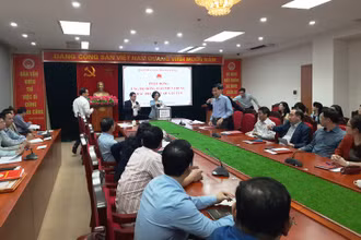 Ban Dân vận T.Ư ủng hộ đồng bào miền trung.