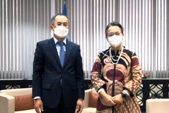 Đại sứ Việt Nam tại Thái Lan Phan Chí Thành và Phó Tổng Thư ký Liên hợp quốc kiêm Thư ký điều hành ESCAP Armida Salsiah Alisjahbana.