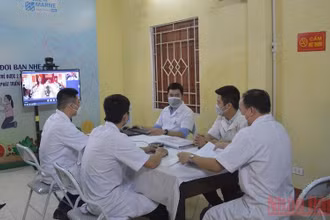 Bàn giao hệ thống hội chẩn khám chữa bệnh từ xa cho Trạm Y tế xã Đông Cuông, huyện Văn Yên, Yên Bái.