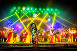Carnaval đường phố Sa Pa, giàu bản sắc văn hóa bản địa, thu hút du khách trong và ngoài nước. (Ảnh: Báo Lào Cai)