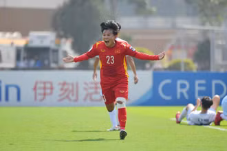 Bích Thùy ghi bàn vào lưới Đài Loan (Trung Quốc) giúp tuyển nữ Việt Nam giành vé dự World Cup. (Ảnh: VFF)