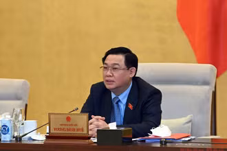 Chủ tịch Quốc hội Vương Đình Huệ phát biểu ý kiến tại phiên họp. 