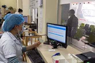 Các cơ sở khám, chữa bệnh sẽ triển khai thí điểm sử dụng căn cước công dân gắn chip trong khám, chữa bệnh bảo hiểm y tế. (Ảnh: Trung Tâm)
