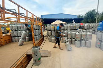 Giá gas tăng mạnh liên tiếp trong 3 tháng với tổng mức tăng 72.000 đồng/bình 12kg.