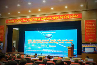 Thứ trưởng Giáo dục và Đào tạo Nguyễn Hữu Độ phát biểu tại lễ khai mạc