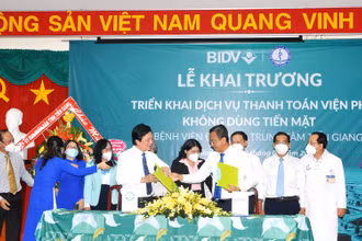 Ngân hàng BIDV Mỹ Tho và Bệnh viện đa khoa Trung tâm Tiền Giang ký kết triển khai cho bệnh nhân thanh toán không dùng tiền mặt.