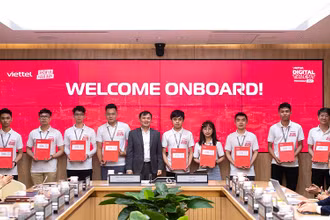  Các thực tập sinh trong Chương trình Thực tập sinh tài năng năm 2021 đã được mời làm việc tại Tập đoàn. 