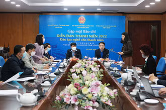 Toàn cảnh buổi họp báo.