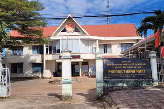 Trụ sở Ủy ban nhân dân phường Thành Nhất, nơi bà Lê Thị Loan và ông Vũ Tiến Thành công tác.