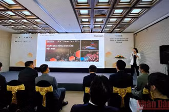 Đại diện Ban Tổ chức giới thiệu về chủ đề Chương trình ALP 2021-2022 “Tương lai không gian sống Việt Nam”.