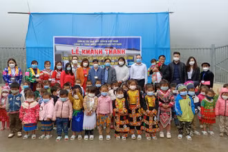 Lễ bàn giao điểm trường Tìa Sính thuộc Trường mầm non Lũng Chinh, huyện Mèo Vạc, tỉnh Hà Giang. (Ảnh: Ban tổ chức)