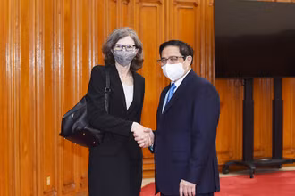 Thủ tướng Chính phủ Phạm Minh Chính tiếp bà Deborah Paul, Đại sứ Canada tại Việt Nam đến chào từ biệt. (Ảnh: Trần Hải)