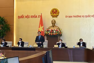 Chủ tịch Quốc hội Vương Đình Huệ cùng các Phó Chủ tịch dự và chủ trì nội dung phiên họp thứ 9 Ủy ban Thường vụ Quốc hội. (Ảnh: DUY LINH)