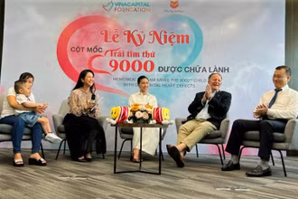 Bé Thành Danh, trẻ em thứ 9.000 được phẫu thuật, điều trị tim miễn phí thành công và các khách mời giao lưu tại chương trình.