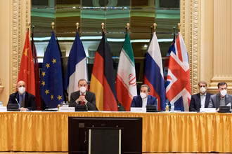 Đại diện EU và Iran tham dự các cuộc đàm phán ở Vienna, Áo hồi tháng 4/2021. (Ảnh: EPA)