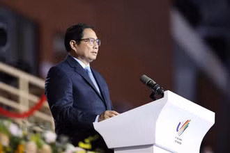 Thủ tướng Phạm Minh Chính phát biểu và tuyên bố bế mạc SEA Games 31. (Ảnh: TTXVN)