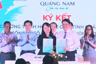 Ký kết thỏa thuận hợp tác hỗ hợ kích cầu du lịch.