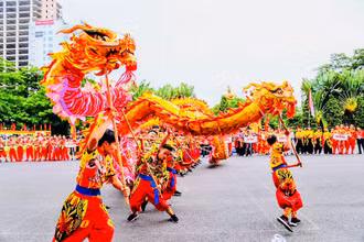 Thi Múa rồng tại Giải vô địch các câu lạc bộ lân sư rồng quốc gia lần thứ 1.