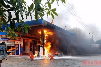 Tại hiện trường nơi xảy ra vụ cháy. (Ảnh: TH)