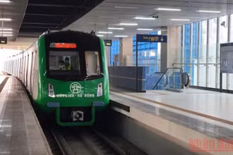 Tàu điện trên cao Cát Linh-Hà Đông phải chuyển sang chế độ lái thủ công để dừng đỗ đúng tại các ga.