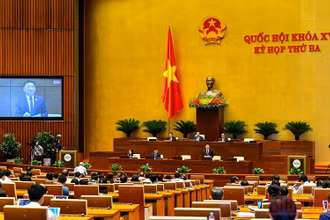 Bộ trưởng Tài chính Hồ Đức Phớc giải trình, làm rõ một số ý kiến đại biểu Quốc hội nêu trong phiên thảo luận, chiều 27/5. (Ảnh: KHOA NGUYÊN)