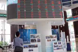 Với đà phục hồi từ 2021, chỉ số VN-Index được dự báo có thể đạt 1.610 điểm theo kịch bản tích cực trong năm 2022. (Ảnh minh họa: TTXVN)