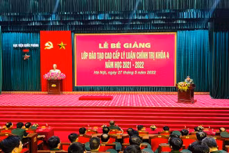 Quang cảnh lễ bế giảng.
