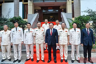 Chủ tịch Quốc hội Vương Đình Huệ, Bộ trưởng Công an Tô Lâm cùng các đồng chí lãnh đạo Bộ Công an dự hội nghị. (Ảnh: Duy Linh)