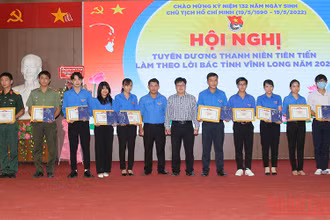 Những thanh niên tiên tiến làm theo lời Bác được tuyên dương cấp tỉnh. 