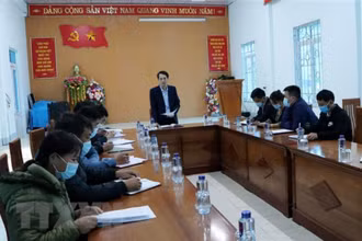 Bí thư Đảng ủy xã Khun Há, huyện Tam Đường (Lai Châu) Nguyễn Thanh Tùng là cán bộ luân chuyển cơ sở điều hành cuộc họp về triển khai nhiệm vụ phát triển kinh tế-xã hội của địa phương. (Ảnh: TTXVN)