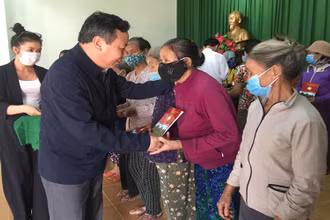Hà Nội hỗ trợ người dân Quảng Ngãi khắc phục hậu quả bão lũ