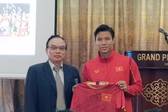 PGS, TS Nguyễn Xuân Ninh chia sẻ những nguyên tắc cốt yếu trong việc bảo đảm năng lượng cho tập luyện và thi đấu. (Ảnh: VFF)