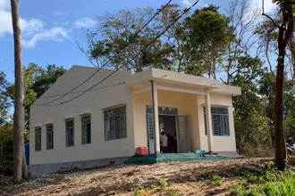 Trạm quản lý, bảo vệ rừng số 5, Khu BTTN Ea Sô nằm gần hiện trường vụ khai thác gỗ trái phép quy mô lớn được phát hiện vào ngày 14-11 vừa qua, nhưng lực lượng quản lý, bảo rừng ở đây không hề hay biết.