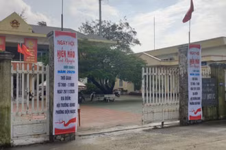 Trụ sở UBND phường Điện Ngọc. 